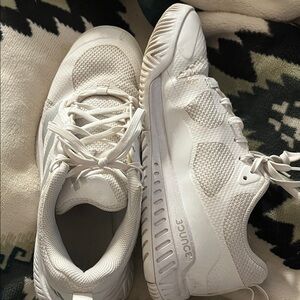 Adidas volleyball court shoes size 8 1/2